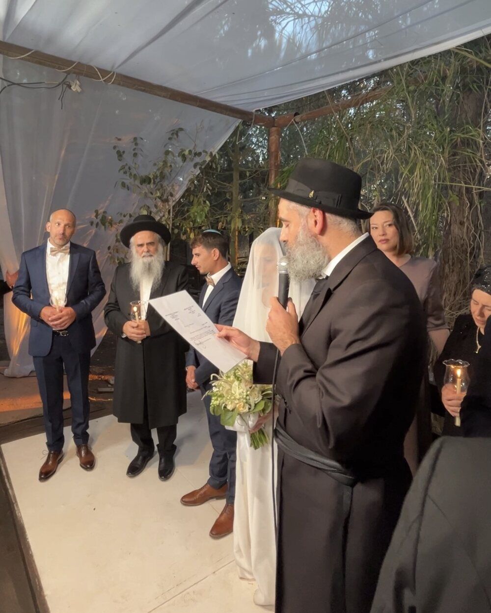 הרב עורך חופה